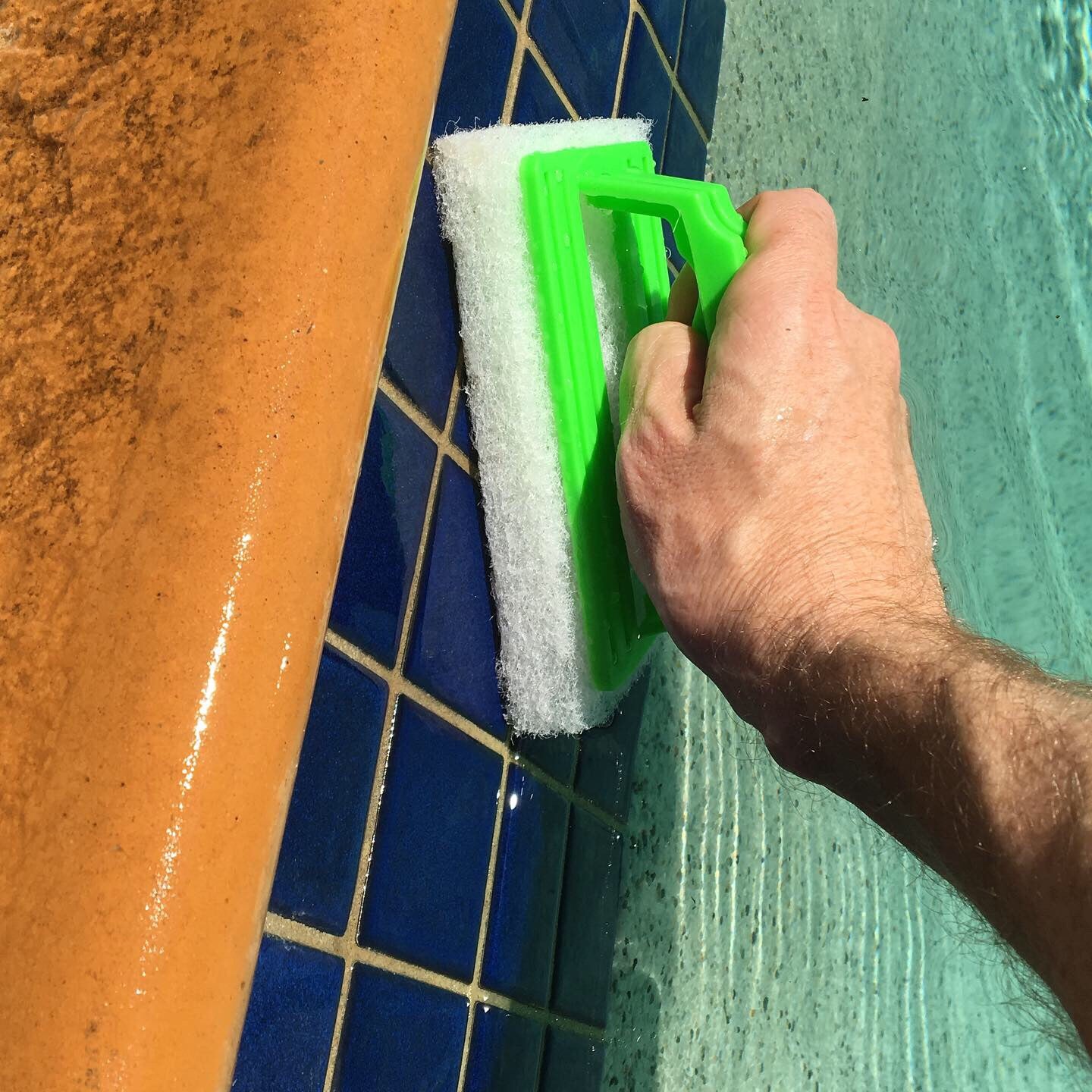 EDCO - BATHROOM & TILE SCRUBBER